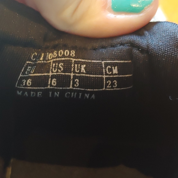 Snakeskin slip-on's - Picture 4 of 4